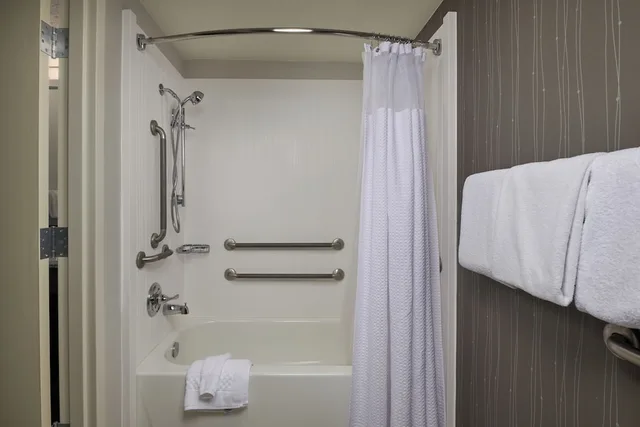 Room, King Bed, Accessible, Courtyard By Marriott Harrisonburg 2/2
