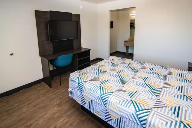 غرفة بسرير كوين لذوي الإعاقة، Motel6 Ft. Pierce, FL 8/10