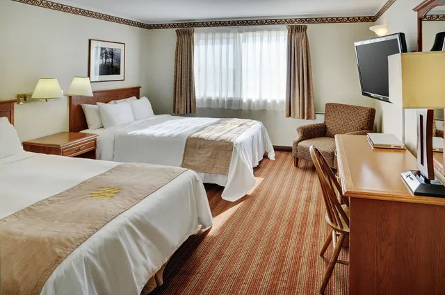 غرفة تقليدية بسريرين كوين، Lakeview Inn And Suites Brandon 1/2