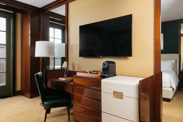 Junior Suite, King Bed, City View, Casa Cipriani New York 10/10
