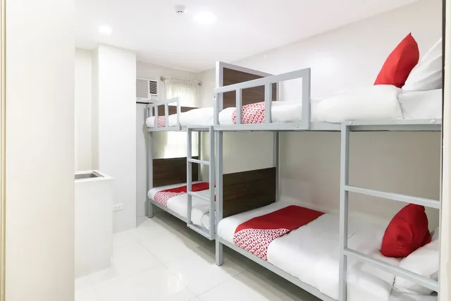 سكن مشترك مختلط سوبيريور بسرير كينج وأسرّة بطابقين، OYO 152 Sangco Condotel 1/2
