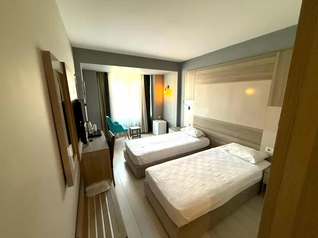 غرفة اقتصادية ثلاثية، On Hotel 4/10