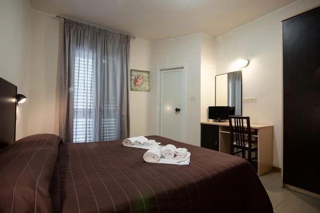 غرفة بسرير كوين، Hotel Veladoro 1/3