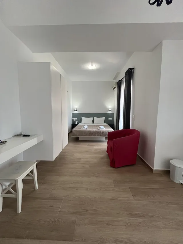 استوديو بسرير كينج، Aestas Apts 3/9