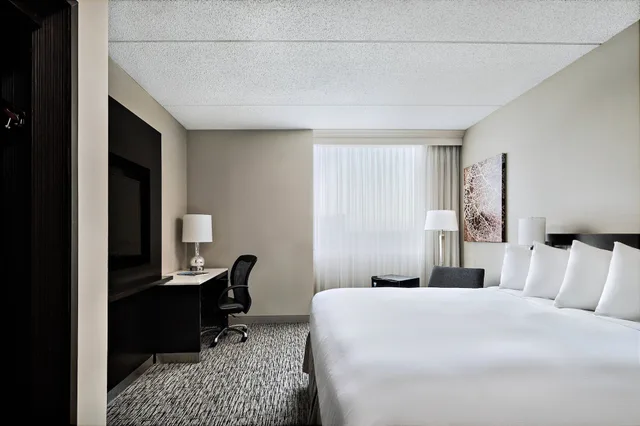 غرفة بسرير كينج، Cleveland Marriott East 1/3