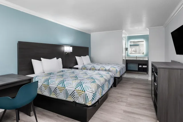 غرفة بسريرين كوين، Red Lion Inn & Suites Lemoore 2/6