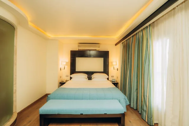 جناح تنفيذي بسرير كينج وسريرين منفصلين، Reef Oasis Blue Bay Resort and Spa 3/4