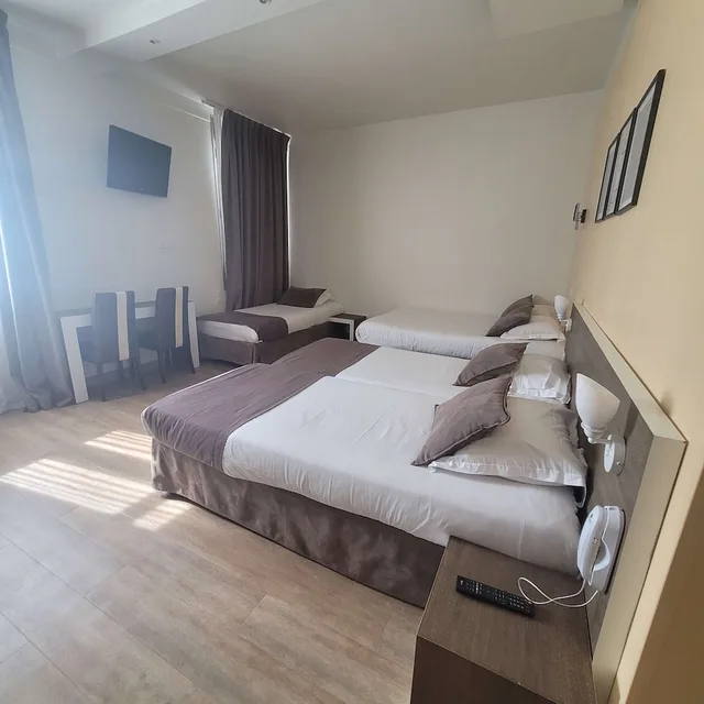 Standard, 1 Double and 3 Single Beds، Kyriad Orange Centre 6/10
