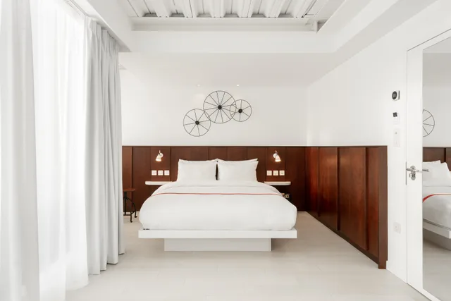 Ruby، Ruby Lucy Hotel London 1/3