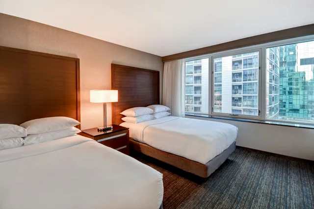 غرفة بسريرين مزدوجين لذوي الإعاقة، Embassy Suites by Hilton Chicago Downtown Magnificent Mile 3/8
