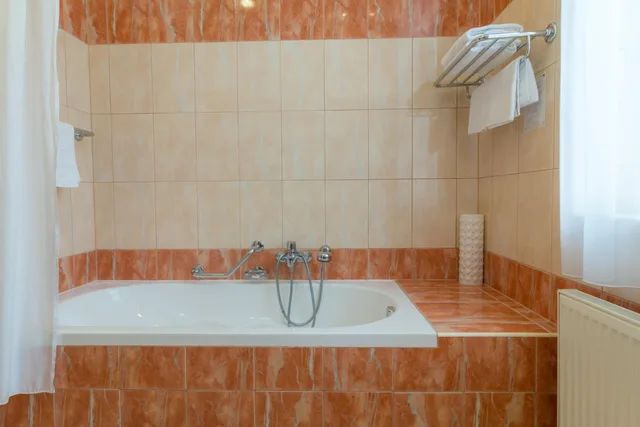 غرفة سوبيريور بسرير مزدوج أو سريرين منفصلين بإطلالة على الحديقة، Centralni Lazne Ensana Health Spa Hotel 3/6