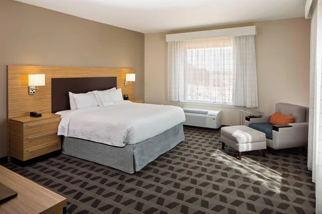 جناح بسرير كينج بغرفة نوم واحدة مع أريكة، Towneplace Suites By Marriott Foley At Owa 2/7