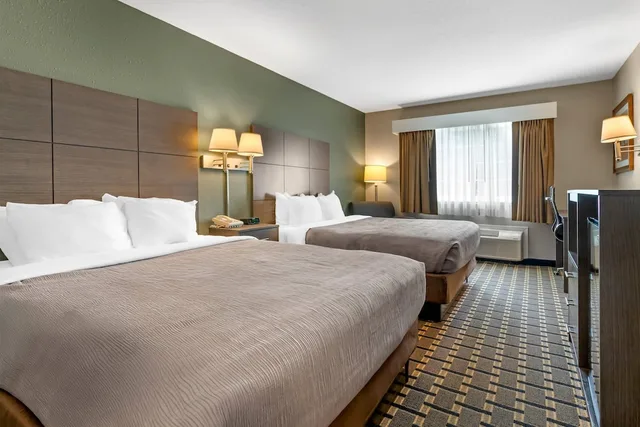 Room, 2 Queen Beds, Pool Side, Quality Inn Mauston I-90 3/10