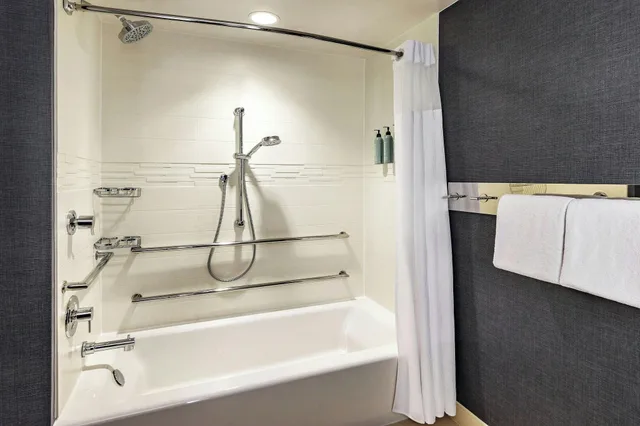 جناح بسرير كينج بغرفة نوم واحدة، Residence Inn Bath Brunswick Area 5/7