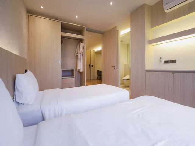 جناح سوبيريور بسرير كينج وسريرين منفصلين، Balcony Seaside Sriracha Hotel Serviced Apartments 1/9