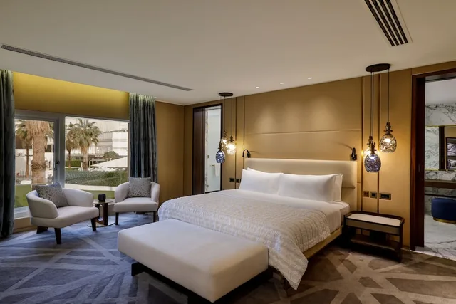 Executive, Double Bed, Le Meridien Dubai Hotel and Conference Centre 2/5
