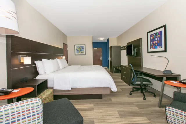 غرفة بسرير كينج بإطلالة على النهر، Holiday Inn Express Hotel And Suites Seaside Convention Center 1/6