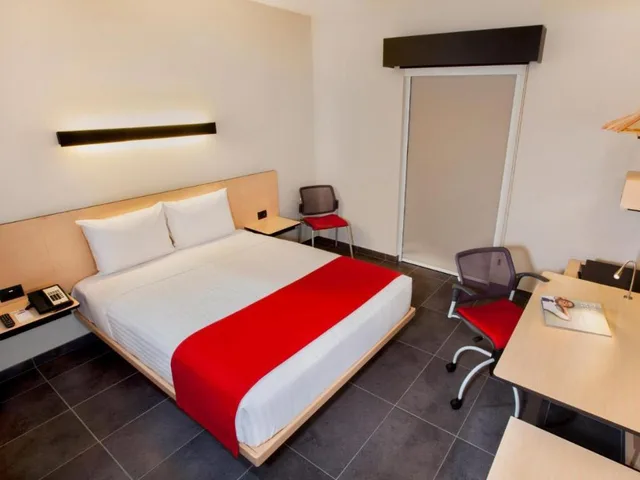 غرفة سوبيريور بسرير كوين مع أريكة، City Express Plus by Marriott Cabo San Lucas 2/4