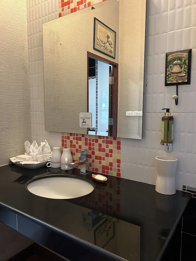غرفة ديلوكس بسرير كينج وسريرين منفصلين بإطلالة على الحديقة، Buraphat Resort 2/2
