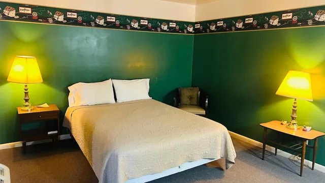 غرفة بسرير كوين، Victorian Inn Motel & Suites 2/5