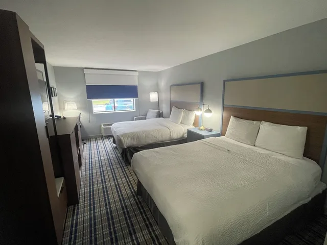 غرفة بسريرين كوين، AmericInn by Wyndham Delafield 1/10