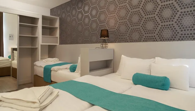 غرفة ديلوكس ثلاثية بسرير مزدوج وسرير فردي، Hotel Mika Downtown 3/3