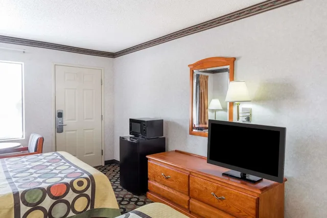 Room, 2 Double Beds, Super 8 By Wyndham Ashburn 5/7