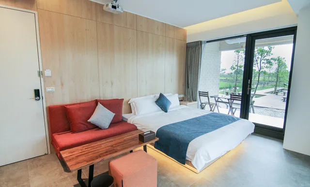غرفة كومفورت بسرير كينج بإطلالة على الحديقة، Villa Loherb 5/10