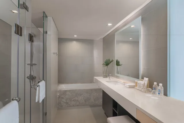 غرفة كبيرة بسرير كينج مع دخول الصالة، Seda Vertis North Quezon City 1/1