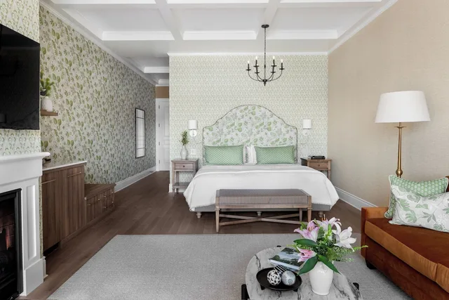 Luxury, King Bed, Lake Side، Manoir Hovey 3/3