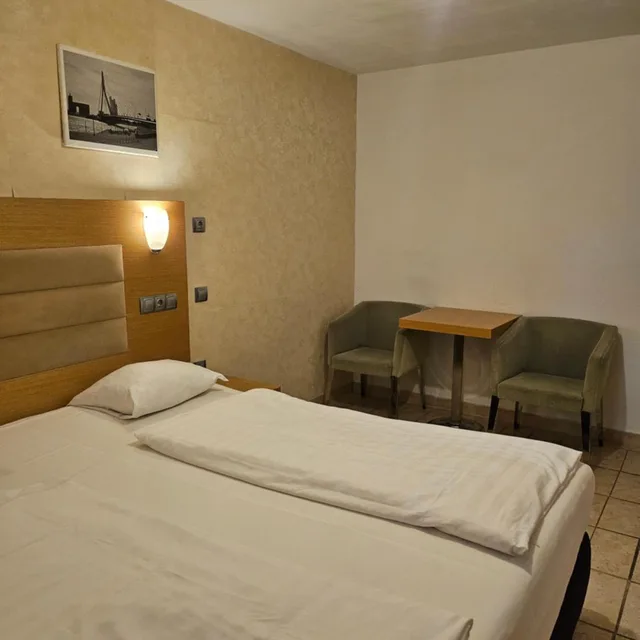 Budget, Double Bed, Hotel Port 1/2