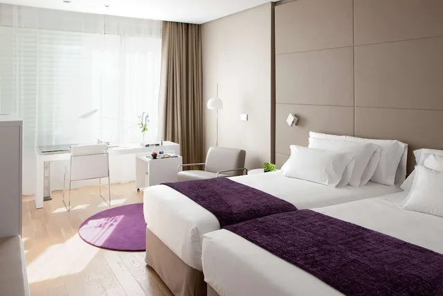 غرفة سوبيريور بثلاثة أسرّة مع سرير إضافي، NH Collection Madrid Eurobuilding 3/7