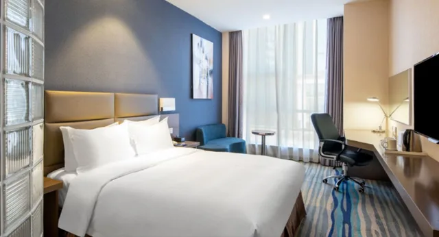 Suite, King Bed, Atrium View, Holiday Inn Express SHENYANG NORTH STATION 3/7
