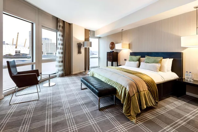 Premium, River View, Radisson Blu Hotel, London Canary Wharf East 2/8