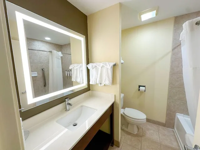 جناح بسرير كينج، Sonesta Essential Hotels Overland Park 2/2