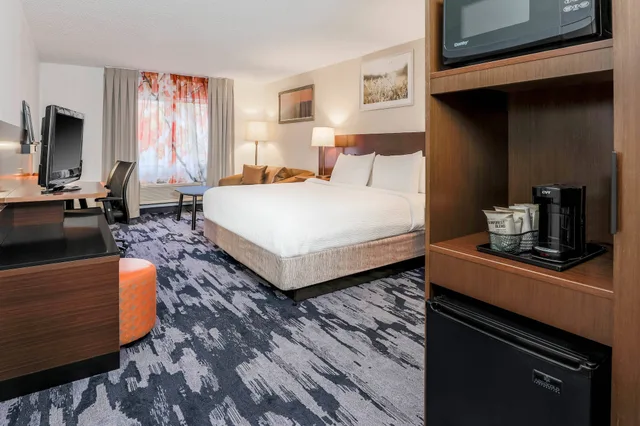 جناح تنفيذي بسرير كينج مع أريكة، Fairfield Inn & Suites Houston Westchase 1/1
