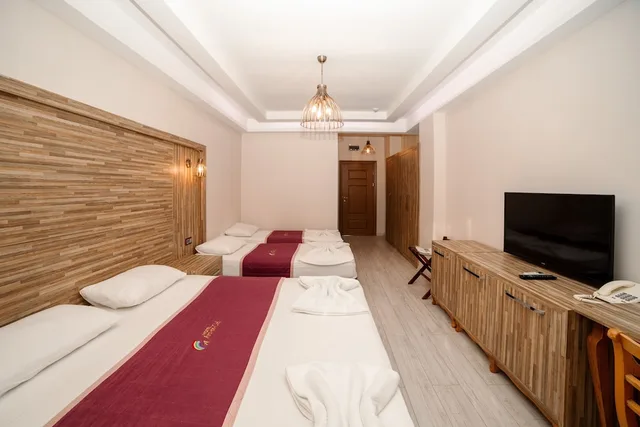 غرفة سوبيريور رباعية بسرير مزدوج وسريرين منفصلين بإطلالة على الحديقة بشرفة، Kuzey Park Hotel Arc-En-Ciel 1/4