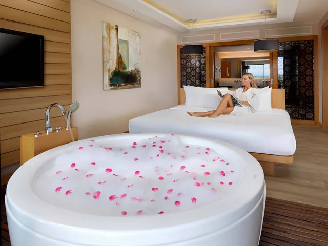 جناح عائلي بسرير كينج بإطلالة على البحر بشرفة، Novotel Phuket Kata Avista Resort And Spa 17/20