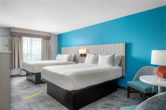 غرفة قياسية بسريرين كوين لذوي الإعاقة، Capt Hiram S Resort 2/6