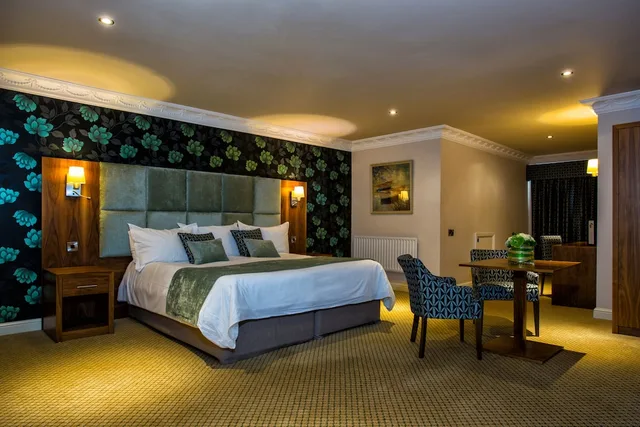 Deluxe, Double Bed, Waterton Park Hotel 1/3