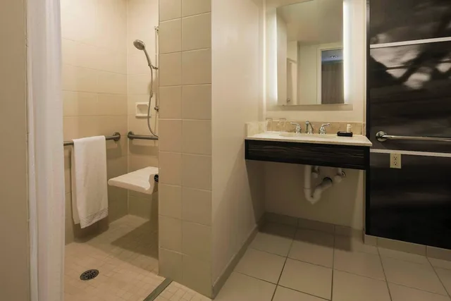 غرفة بسريرين كوين لذوي الإعاقة، Renaissance Atlanta Waverly Hotel And Convention Center 4/5
