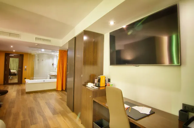 Junior Suite, Golf Course Jetted Tub، MB BOUTIQUE HOTEL 4/4