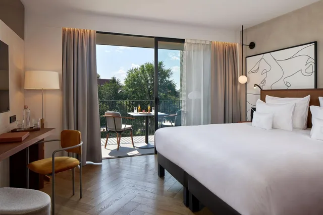 غرفة سوبيريور بسرير كينج بشرفة، L Esquisse Hotel & Spa Colmar - MGallery Collection 1/7