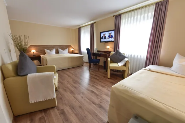 غرفة ثلاثية، Atrium Hotel Amadeus 1/1