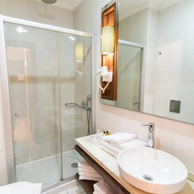 غرفة ثلاثية، Midmar Deluxe Hotel 9/9