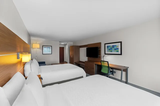 Suite, 2 Queen Beds, Holiday Inn Express & Suites Austin SW - Sunset Valley, an IHG Hotel 3/7