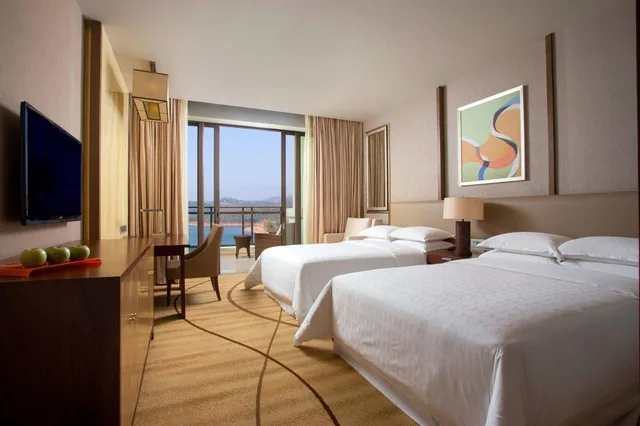 غرفة ديلوكس بسريرين منفصلين بإطلالة على الحديقة، Sheraton Bailuhu Resort Huizhou 1/4