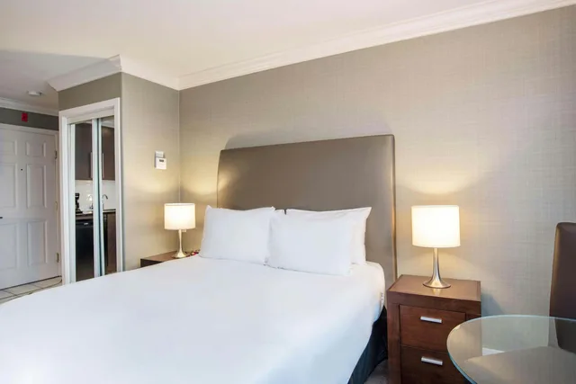 جناح استوديو بسرير كوين بمطبخ صغير، Sandman Hotel Vancouver Airport 1/5