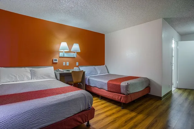 غرفة قياسية بسريرين مزدوجين لذوي الإعاقة، Motel6 Tucson, AZ - North 2/7