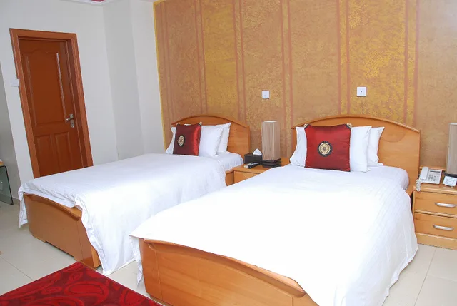 غرفة بسريرين منفصلين، Airport West Hotel 6/10